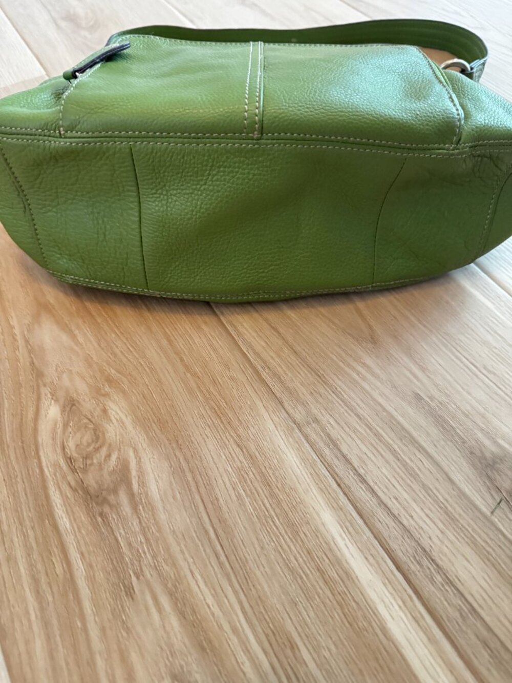 Tignanello Green Pebbled Leather Shoulder Bag Buckle Hobo Purse - Picture 9 of 9